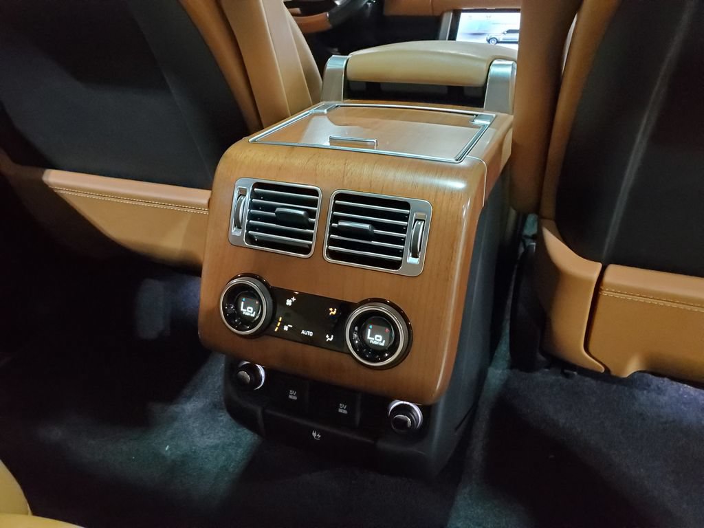 Used 2019 Land Rover Range Rover Long Wheelbase Autobiography AWD/4WD image 28