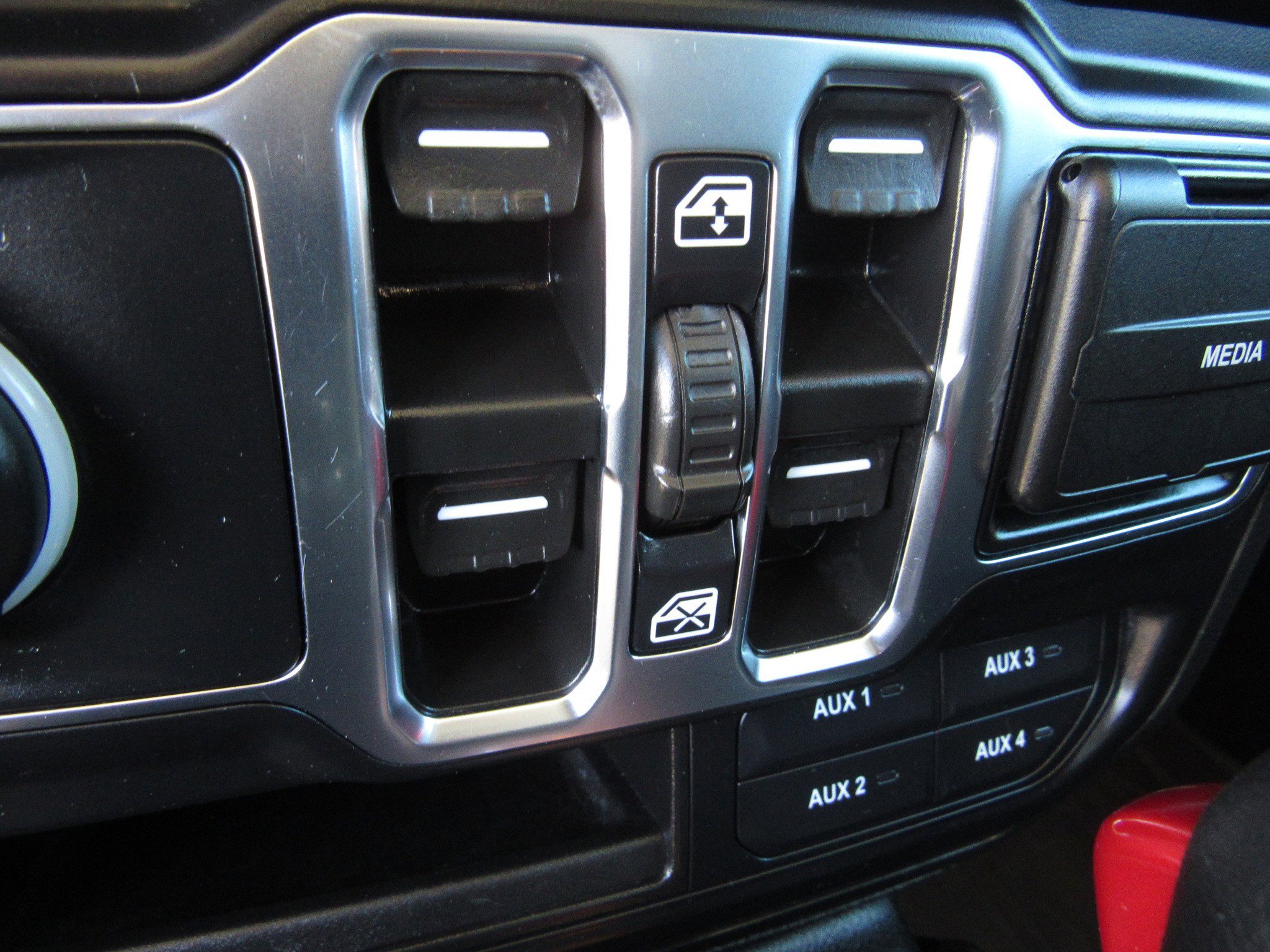 Used 2021 Jeep Gladiator Willys image 21