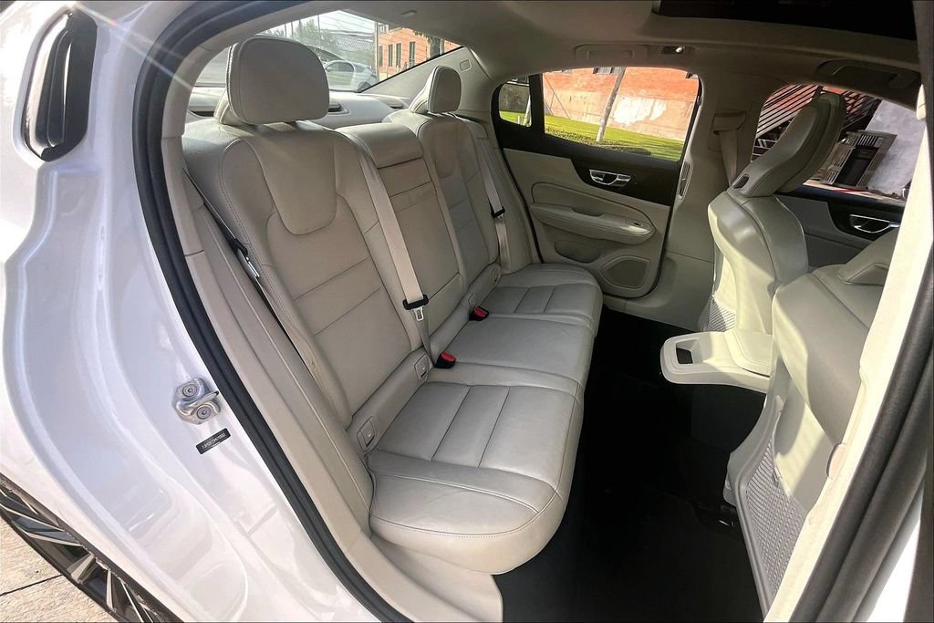 Used 2021 Volvo S60 T5 Momentum FWD image 38