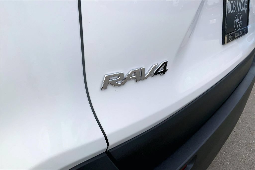 Used 2021 Toyota RAV4 LE AWD/4WD image 24