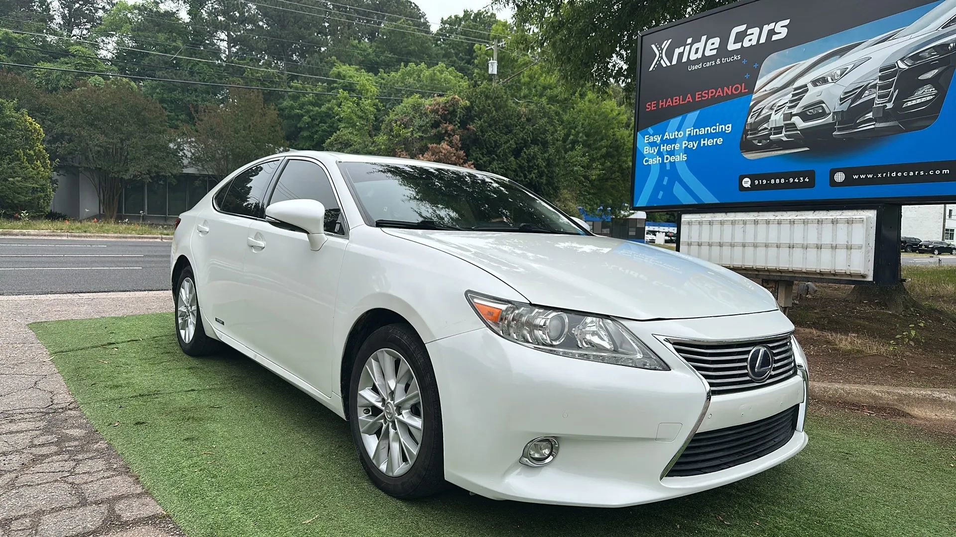 Used 2015 Lexus ES 300h w/ Navigation System Package