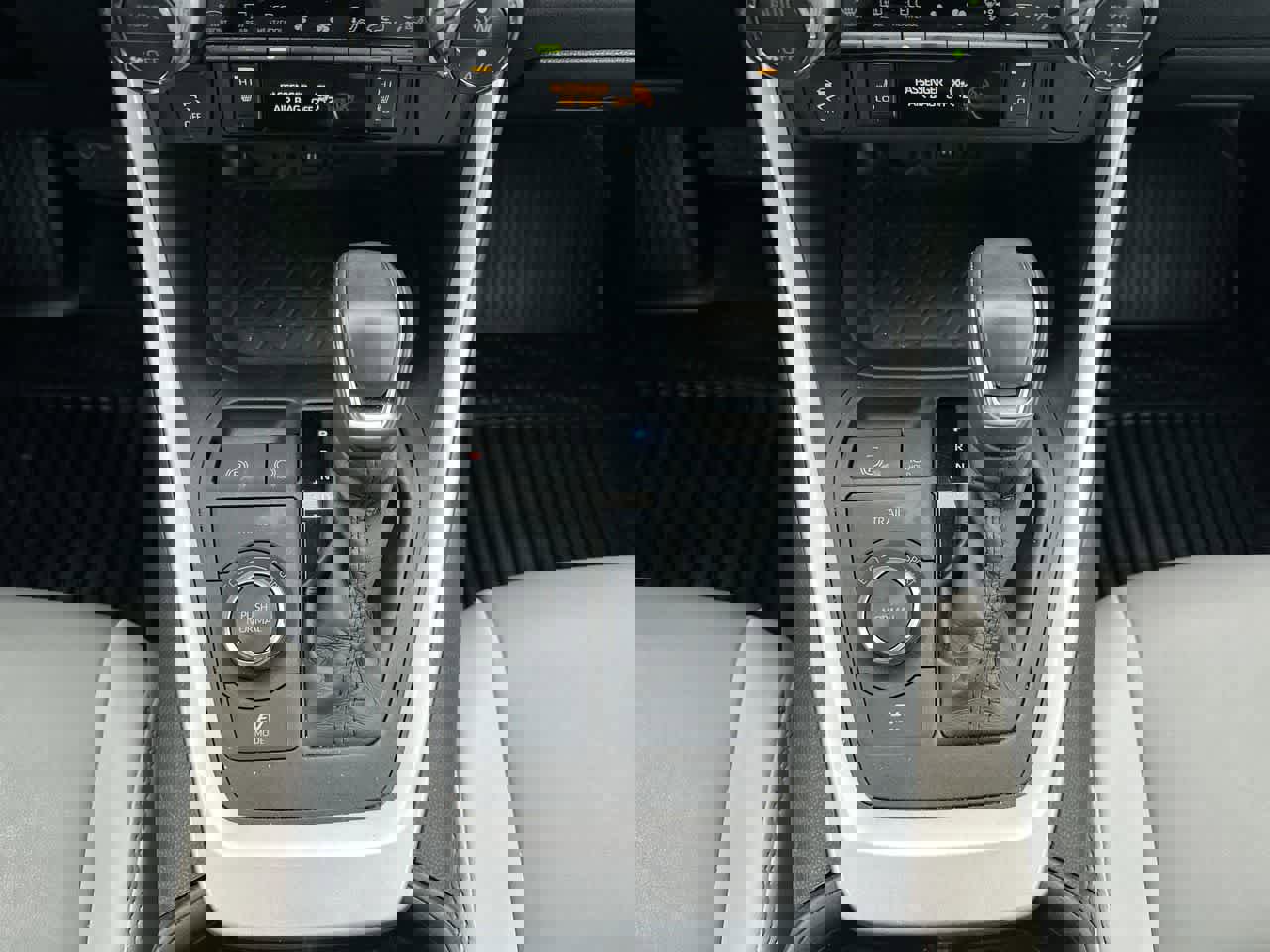 Used 2022 Toyota RAV4 XLE Premium image 34