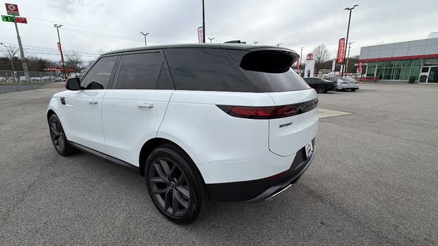 Used 2025 Land Rover Range Rover Sport SE AWD/4WD image 3