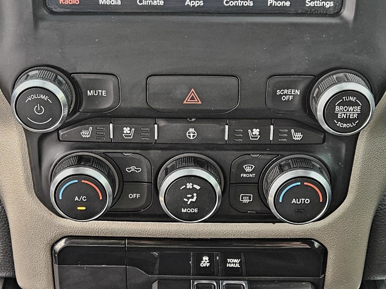 Used 2019 RAM 1500 Laramie AWD/4WD image 18