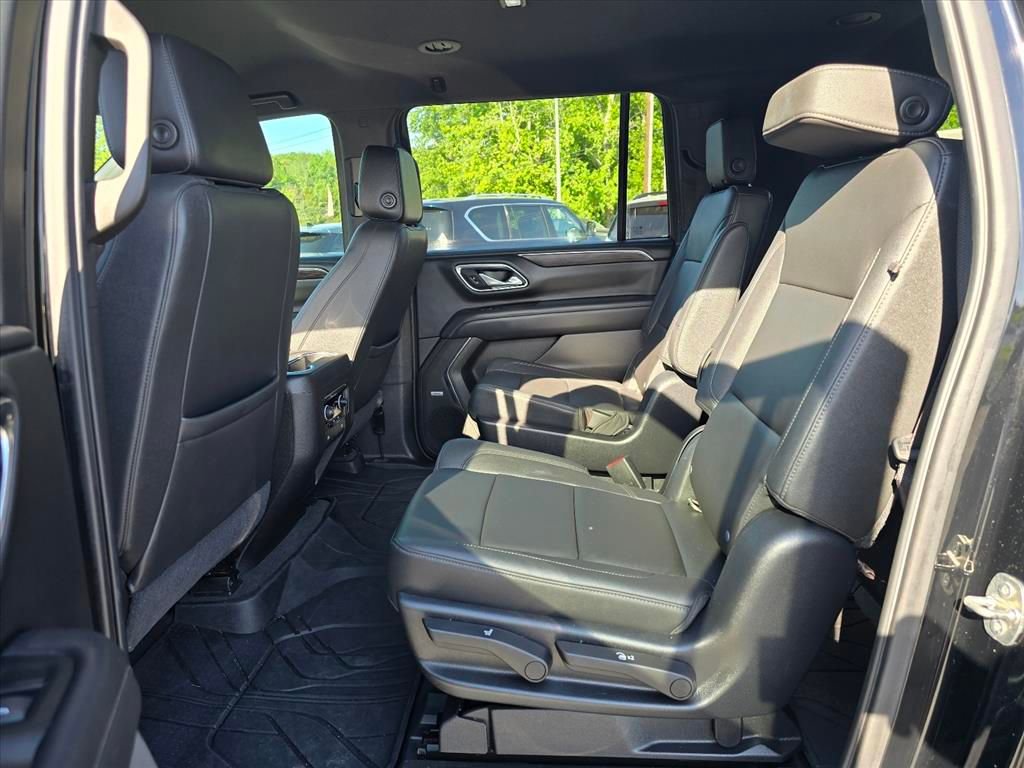 Used 2021 Chevrolet Suburban LT RWD image 12