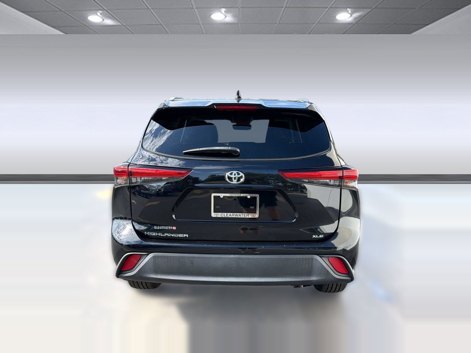 Used 2023 Toyota Highlander XLE FWD image 9