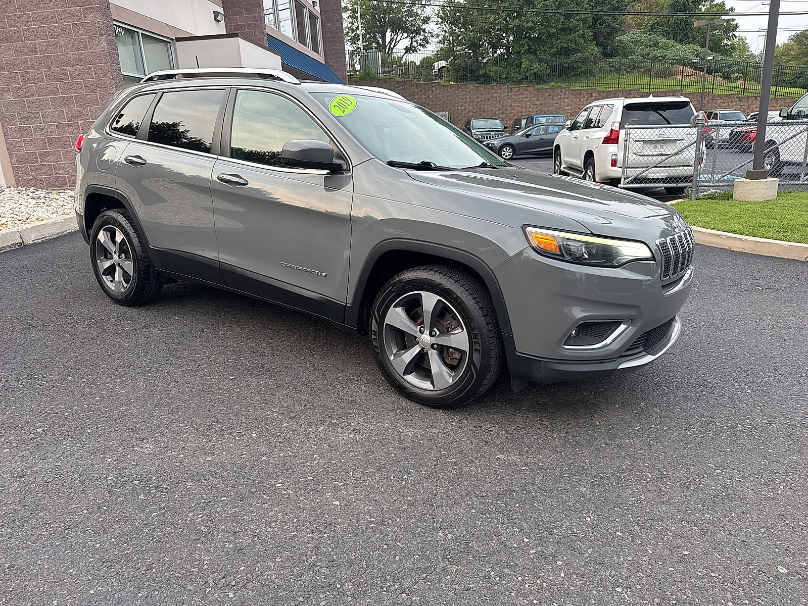 Used 2019 Jeep Cherokee Limited w/ Trailer Tow Group AWD/4WD image 2