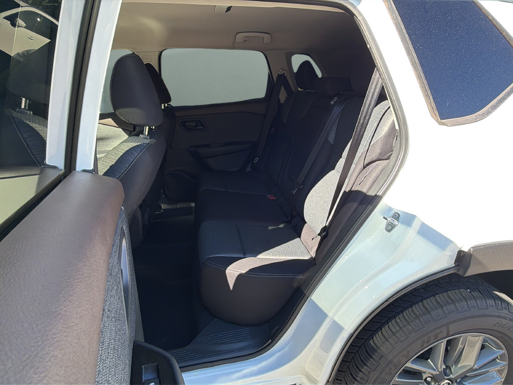 Used 2021 Nissan Rogue S FWD image 12