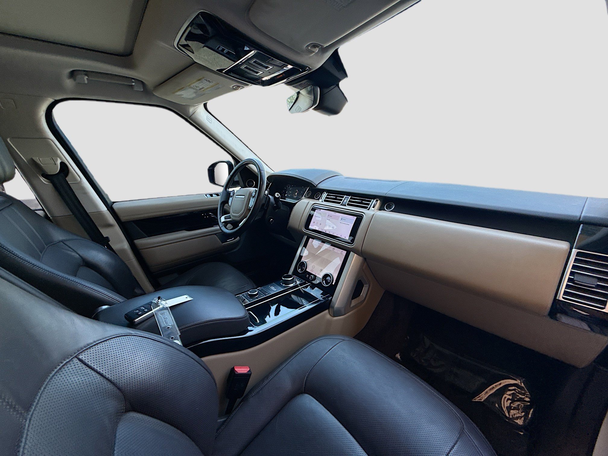 Used 2019 Land Rover Range Rover Velar R-Dynamic SE image 32