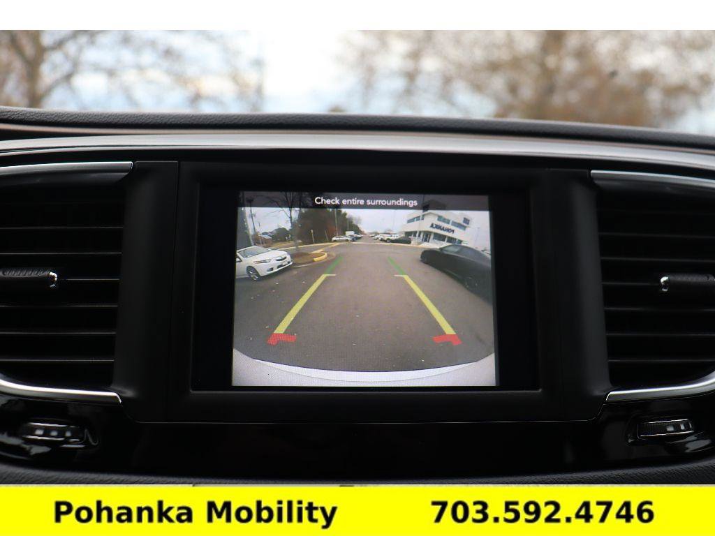 Used 2020 Chrysler Voyager L image 16