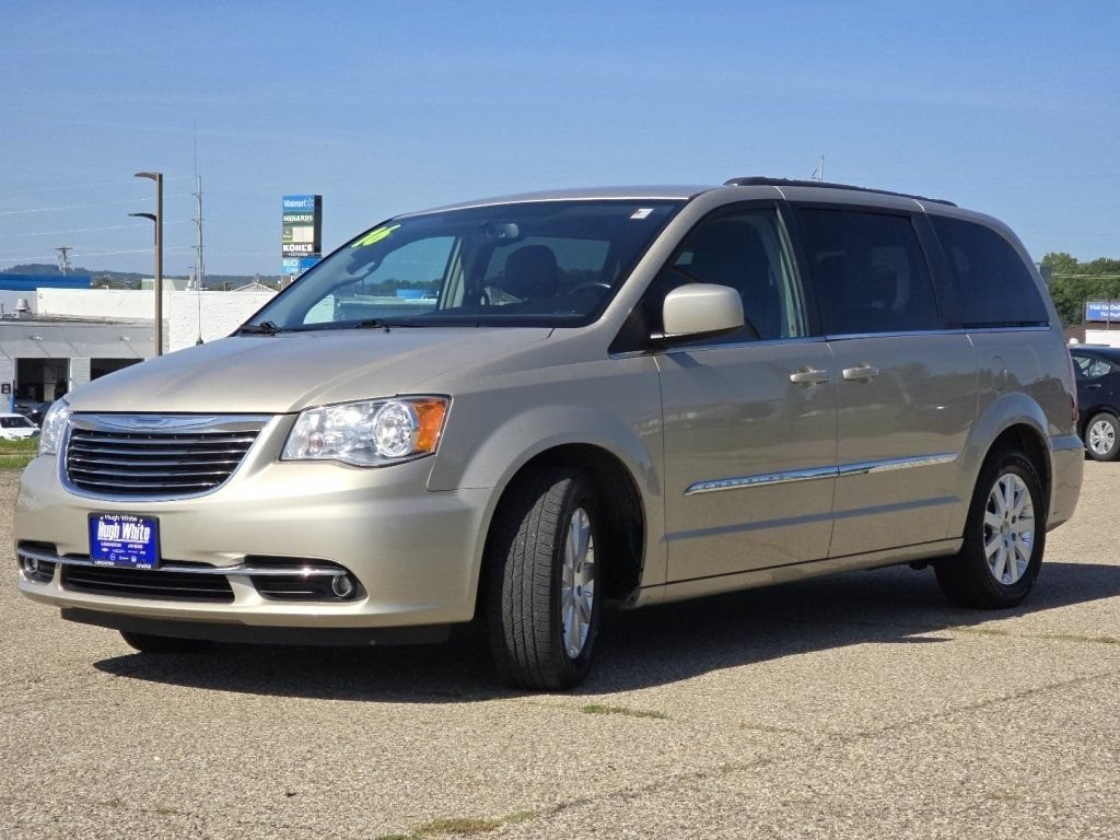 Used 2016 Chrysler Town & Country Touring FWD image 15