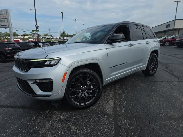 Used 2025 Jeep Grand Cherokee Summit AWD/4WD image 2