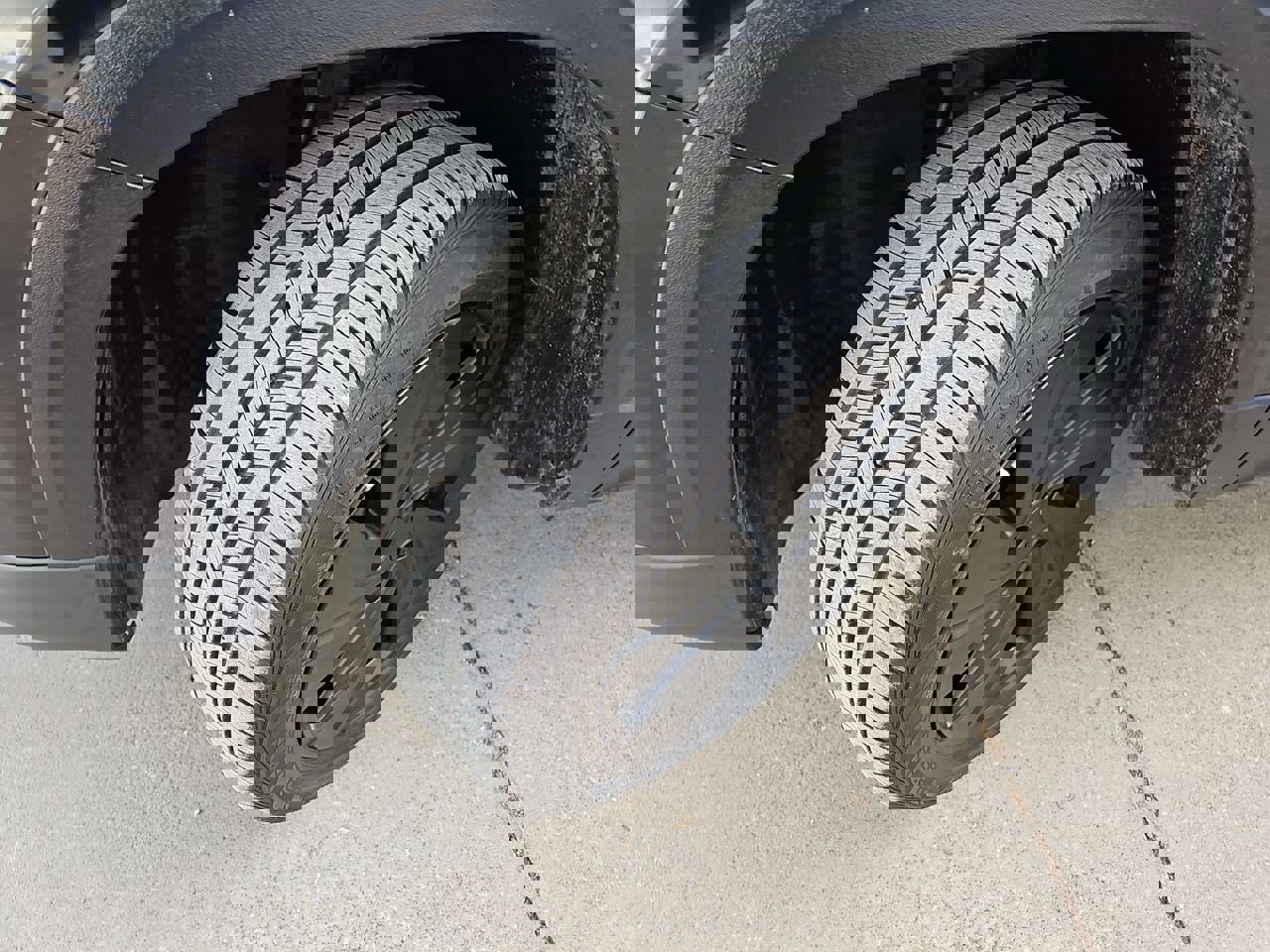 Used 2024 Volkswagen Taos SE image 37