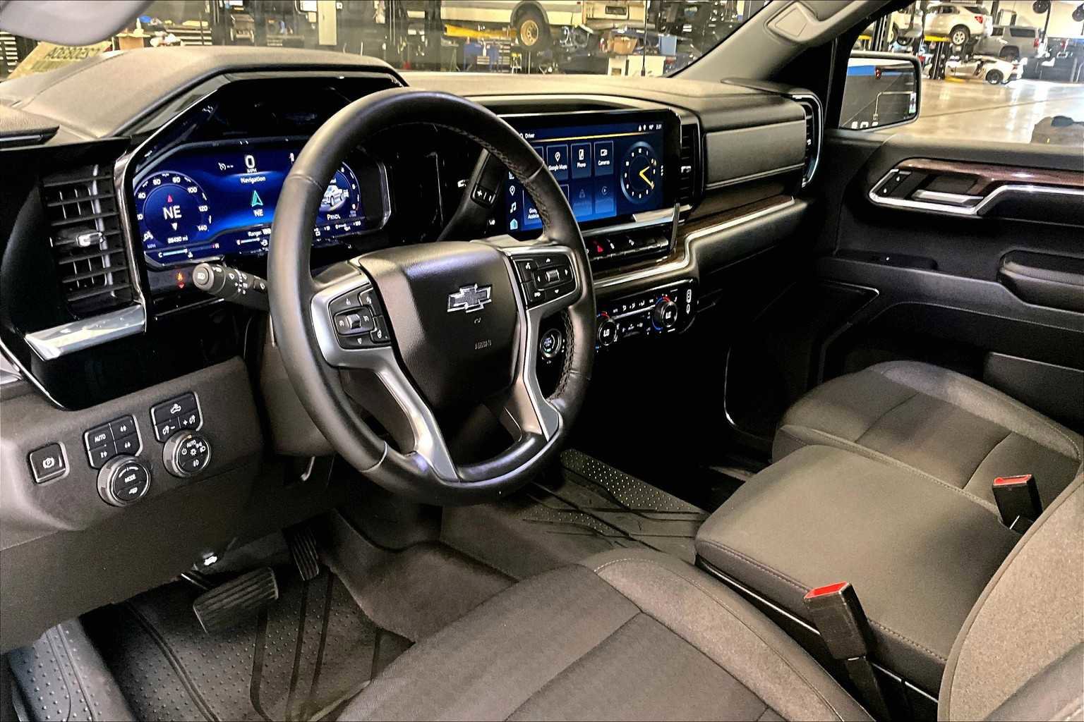 Used 2024 Chevrolet Silverado 1500 RST w/ Z71 Off-Road Package image 8