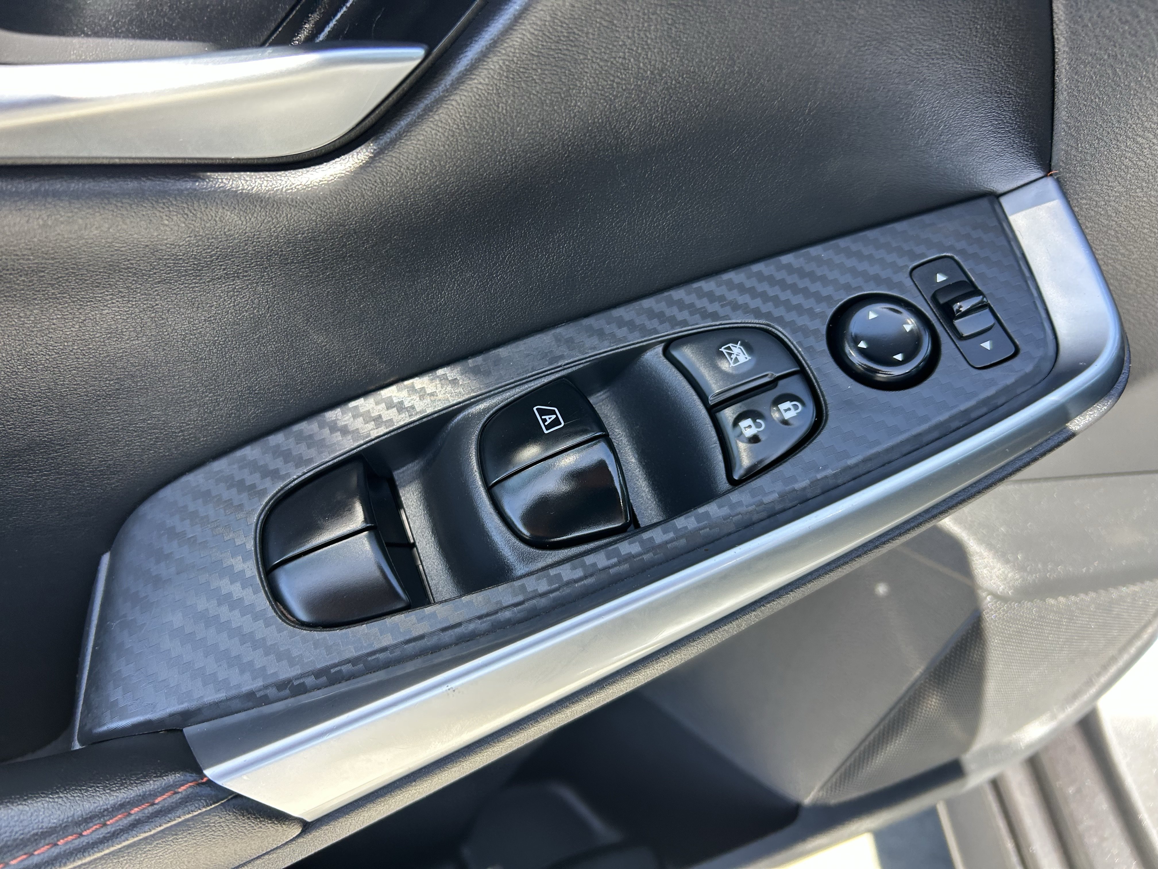 Used 2025 Nissan Sentra SR FWD image 17
