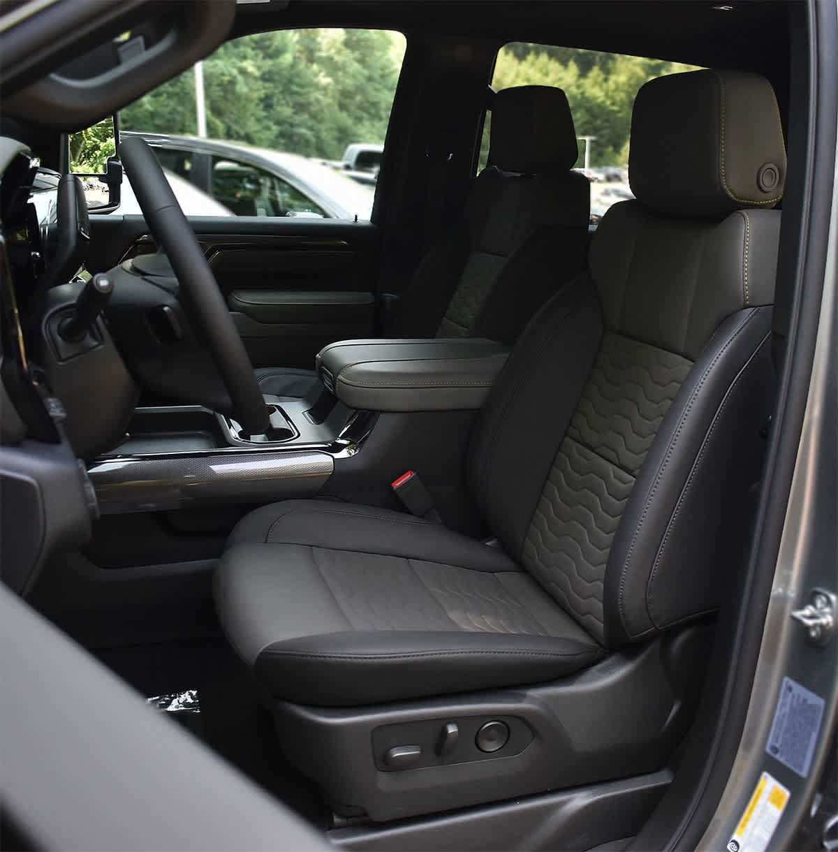 New 2026 Chevrolet Silverado 2500 ZR2 w/ LPO, Dark Essentials Package AWD/4WD image 9