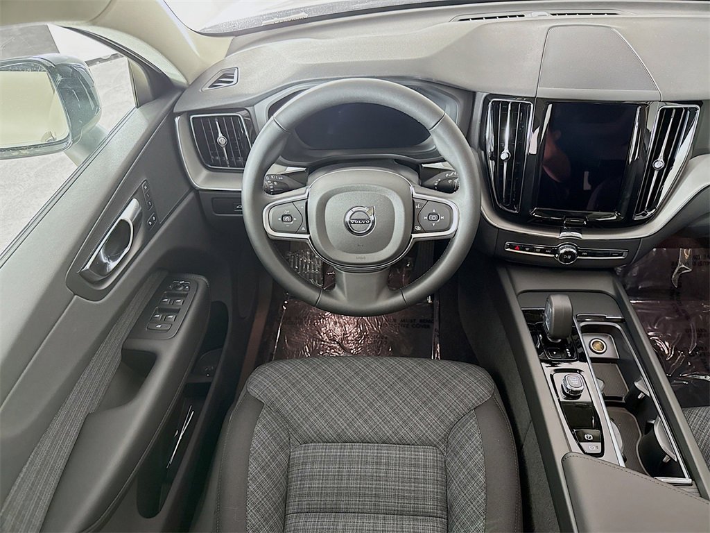 Used 2025 Volvo XC60 B5 Core w/ Protection Package Premier image 23