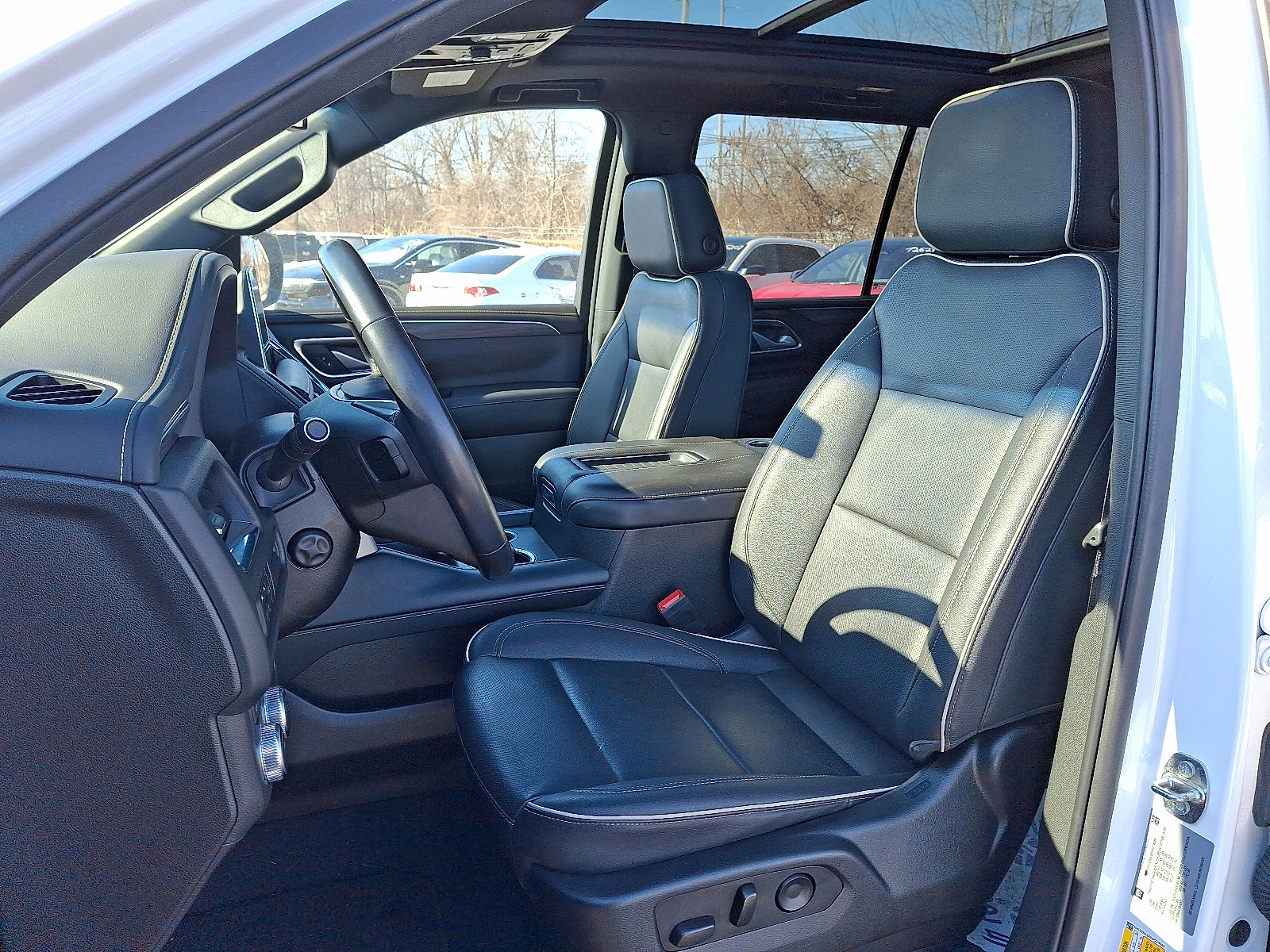 Used 2022 GMC Yukon SLT w/ SLT Premium Package image 13