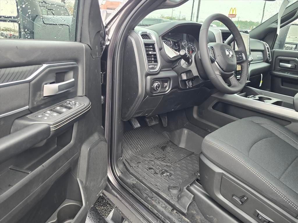 New 2026 RAM 2500 Big Horn AWD/4WD image 4