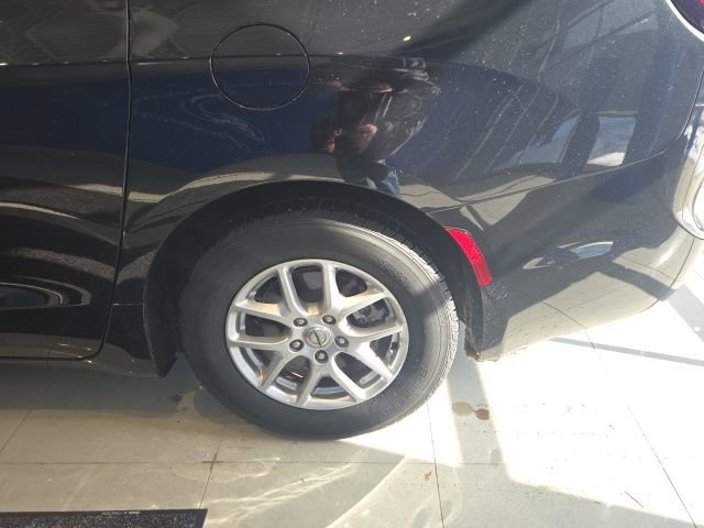 Used 2023 Chrysler Pacifica Touring-L image 15