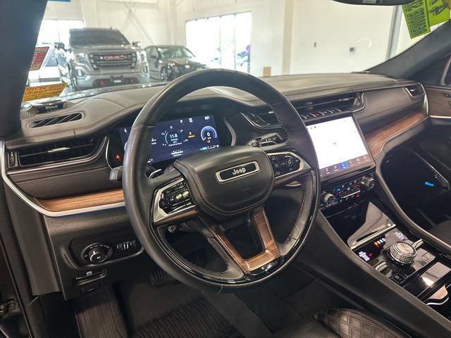 Used 2023 Jeep Grand Cherokee Summit AWD/4WD image 12