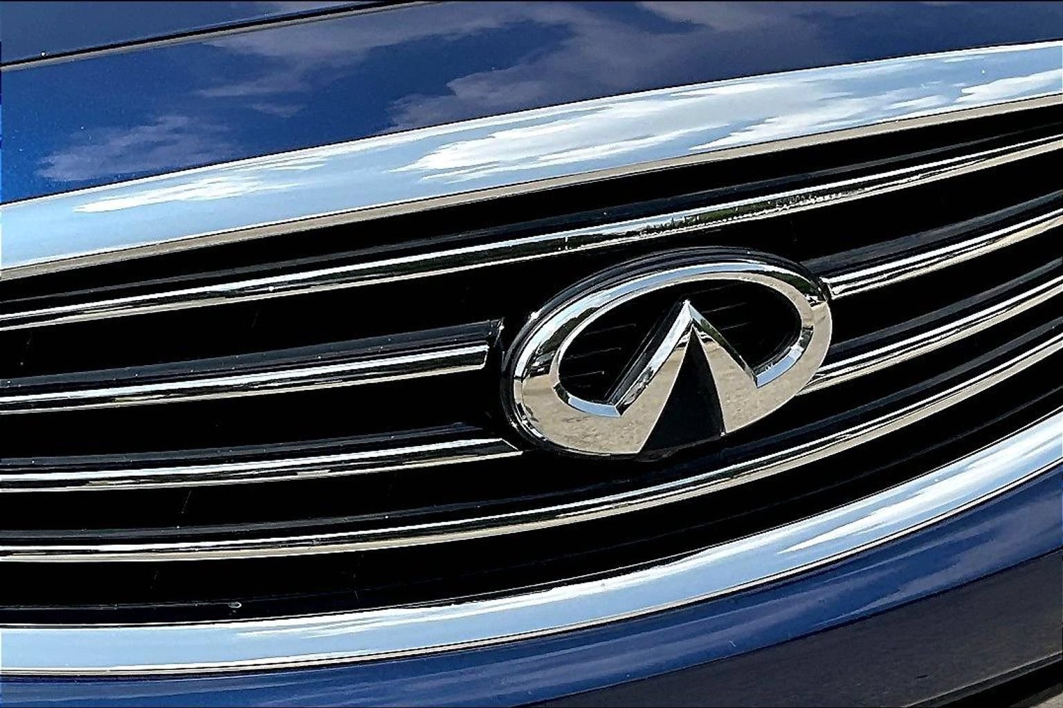 Used 2015 INFINITI QX70 AWD w/ Premium Package image 32