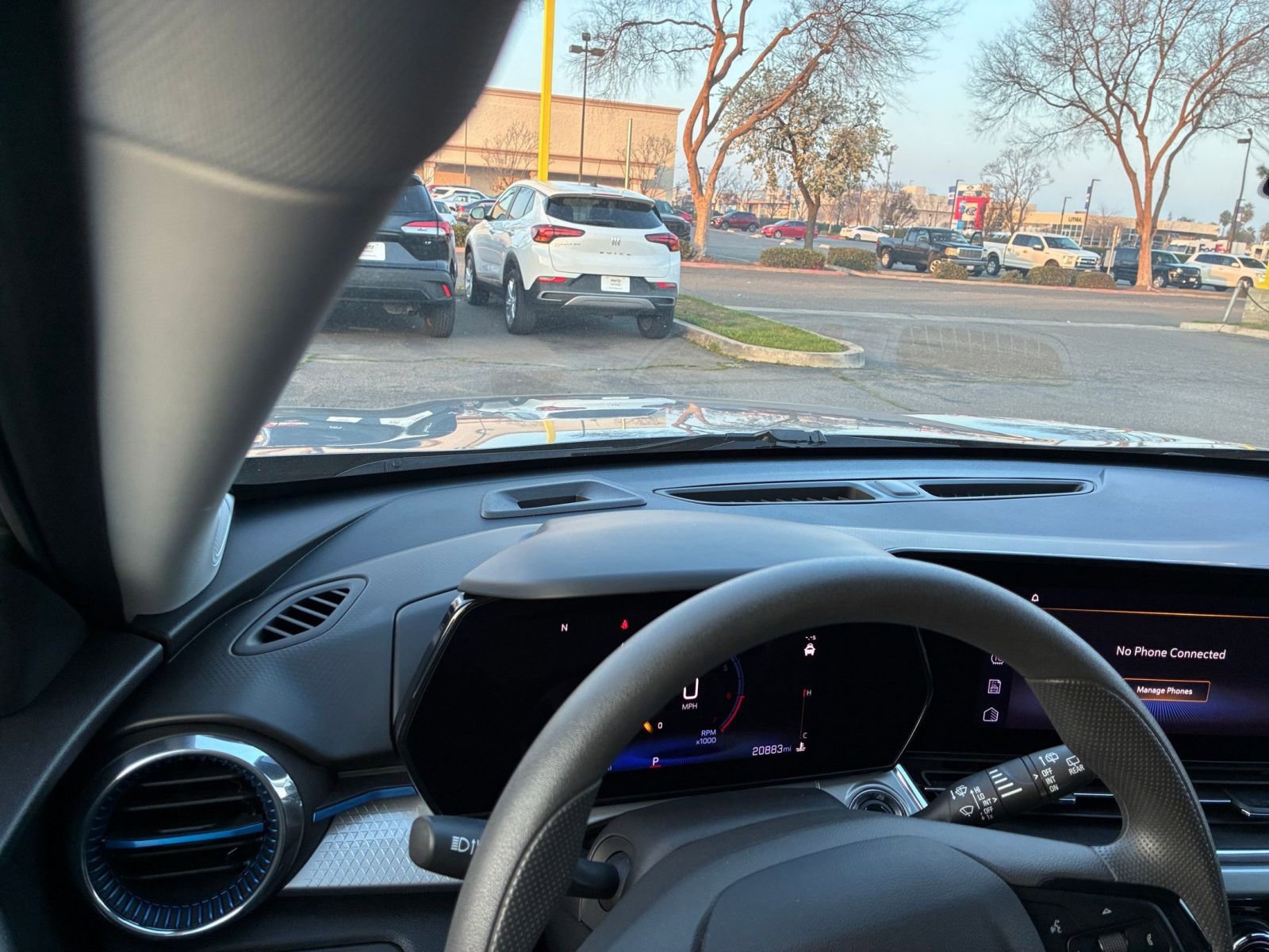 Used 2025 Chevrolet Trax LT image 33