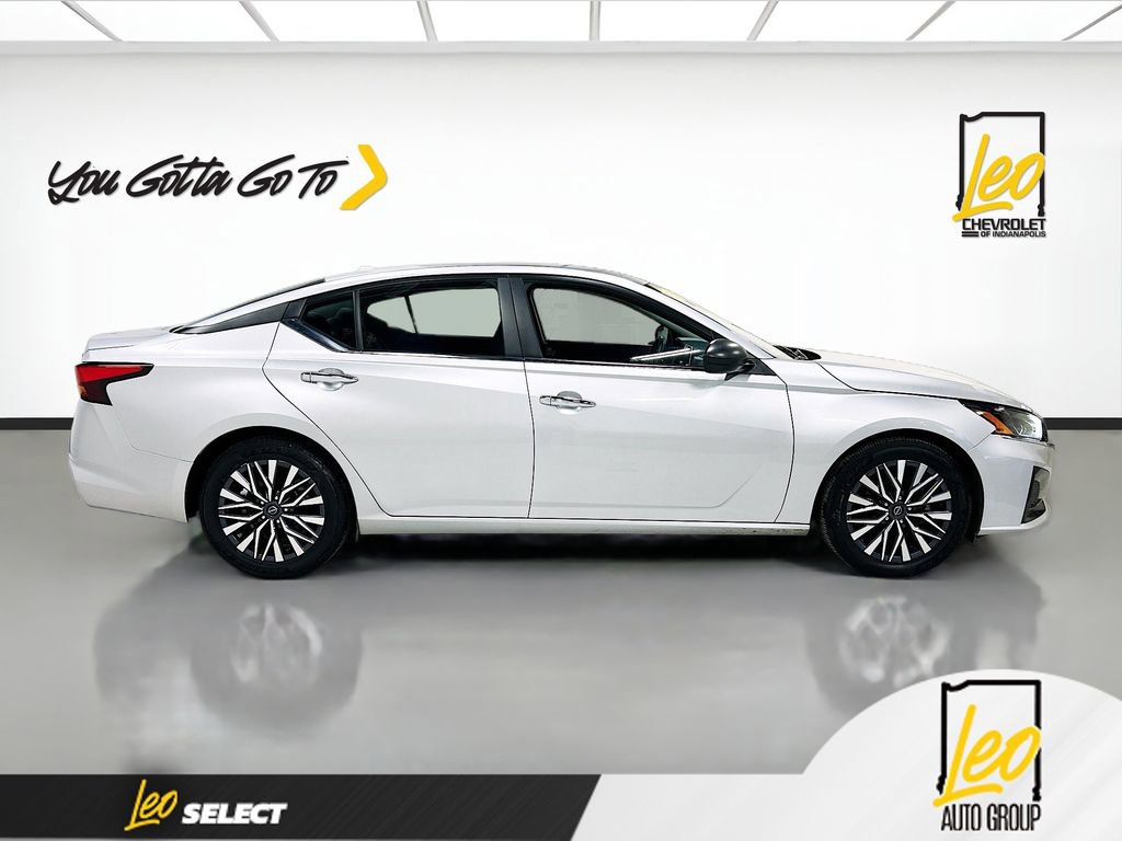 Used 2024 Nissan Altima 2.5 SV image 4