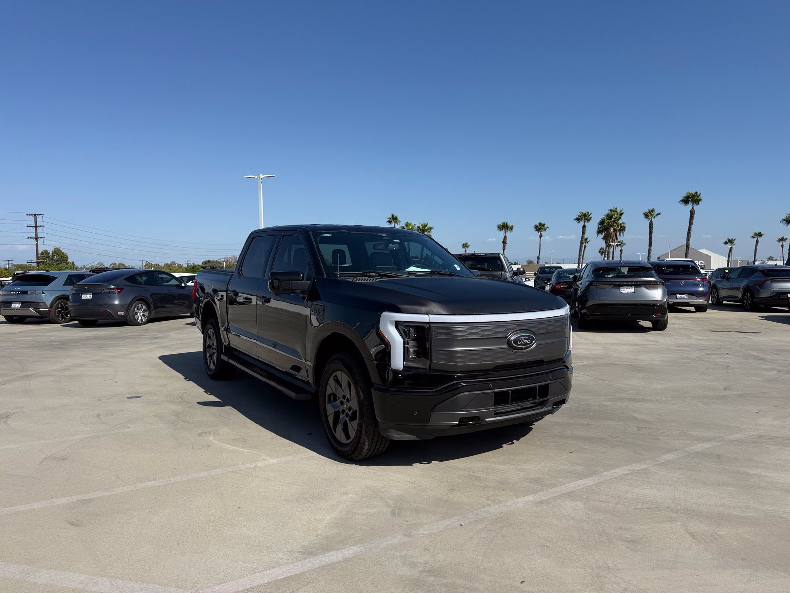 Used 2023 Ford F150 Lightning Lariat AWD/4WD image 4