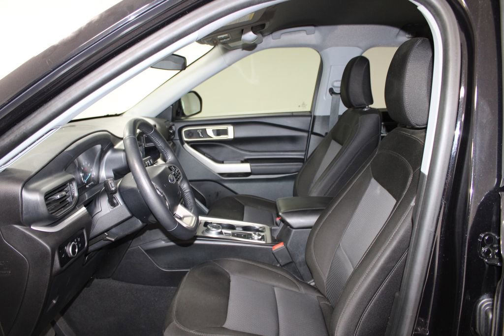 Used 2023 Ford Explorer XLT AWD/4WD image 17