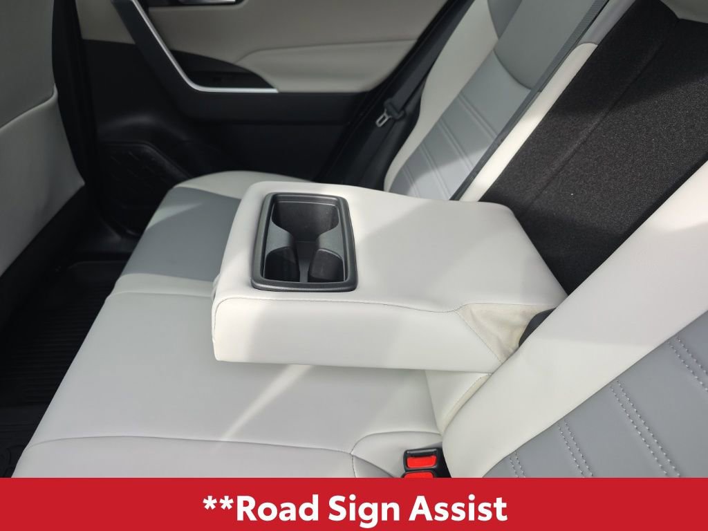 Used 2021 Toyota RAV4 XLE Premium image 19