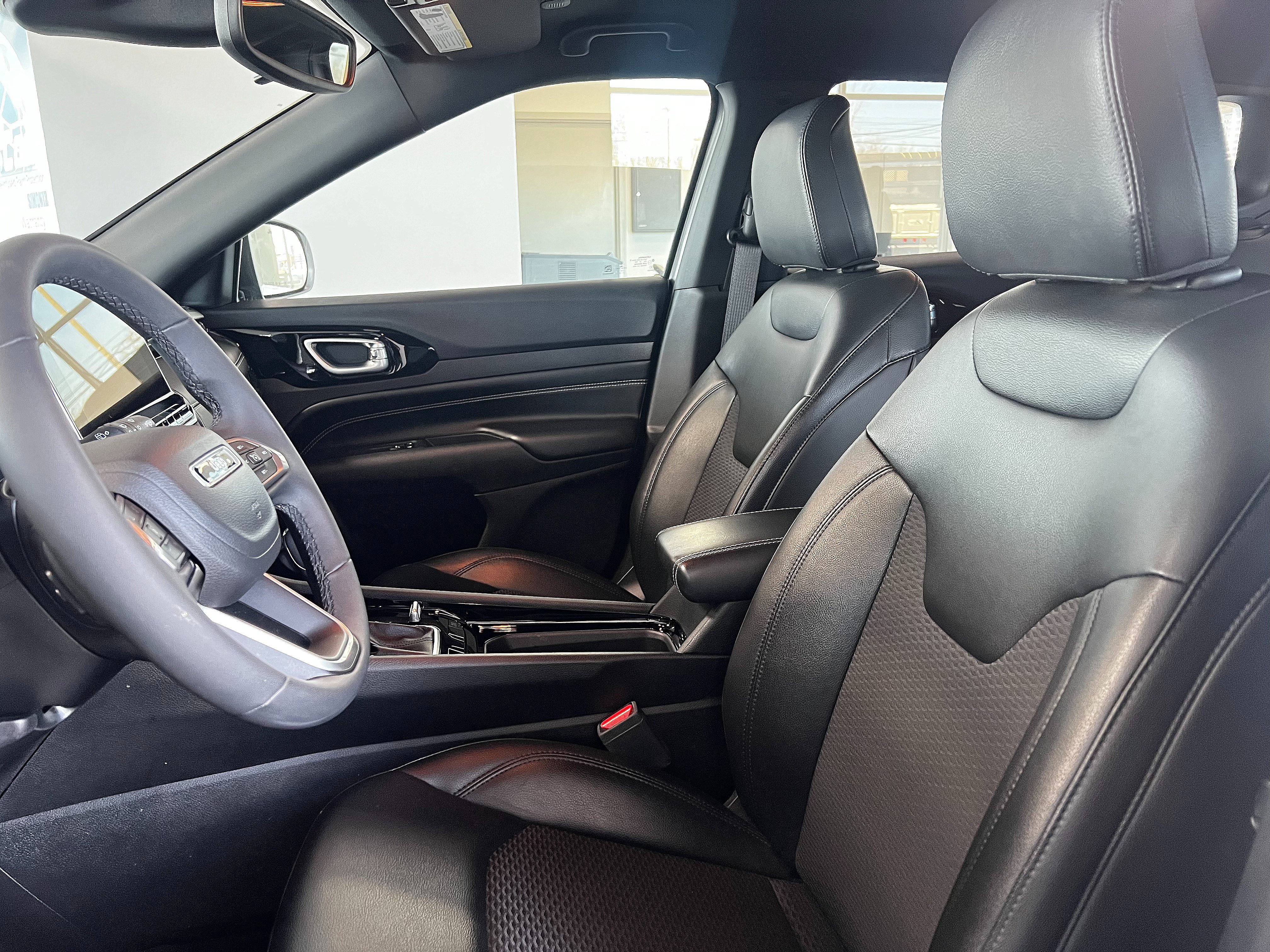 Used 2022 Jeep Compass Latitude image 12