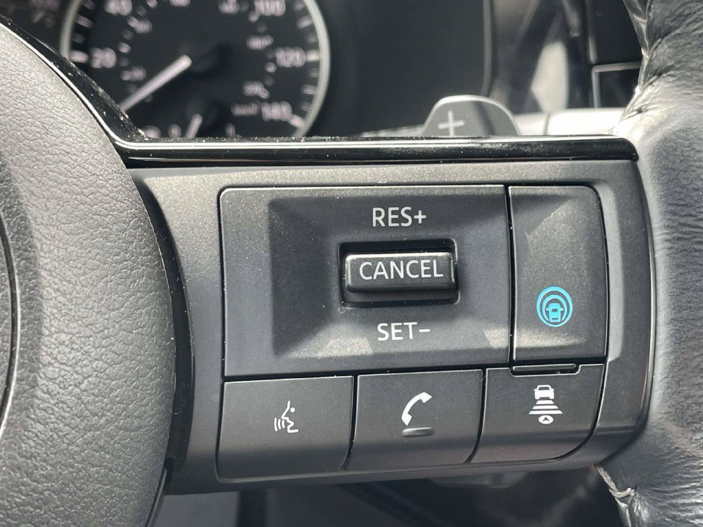 Used 2022 Nissan Pathfinder SL AWD/4WD image 26