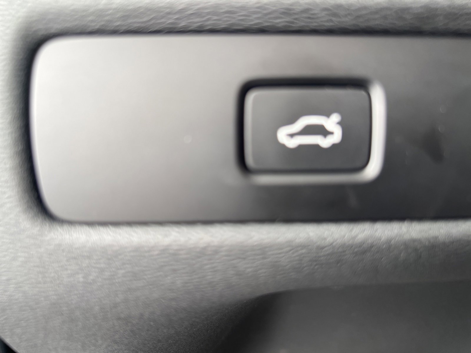 Used 2024 Volvo XC60 B5 Core image 25