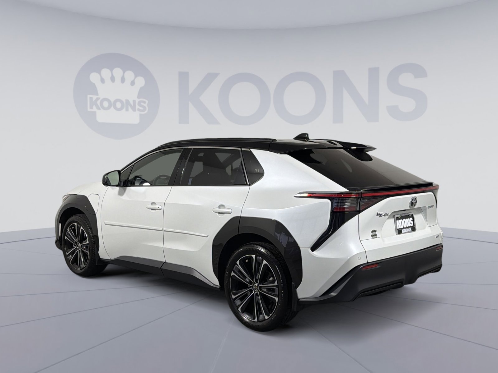 Used 2023 Toyota bZ4X XLE image 4