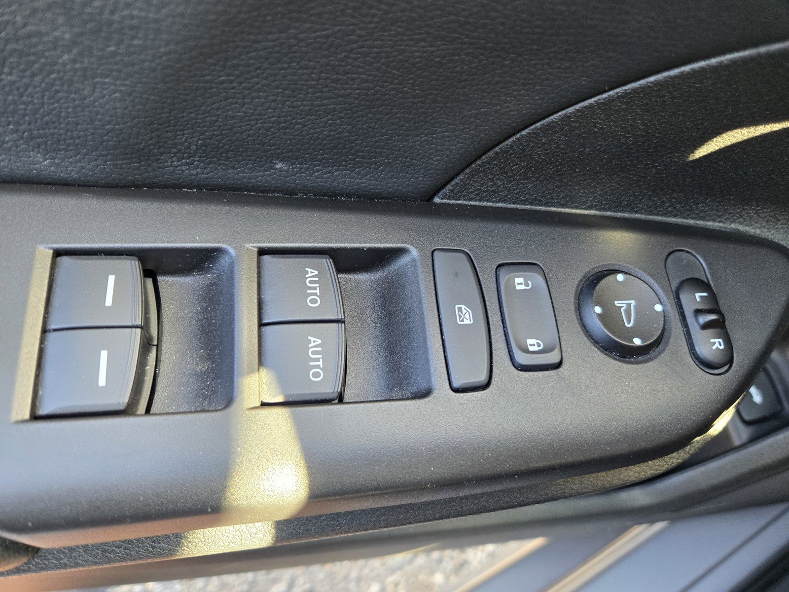 Used 2018 Honda Civic EX-L image 26