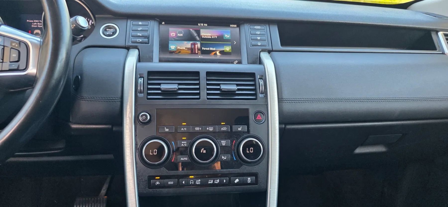 Used 2016 Land Rover Discovery Sport SE image 10