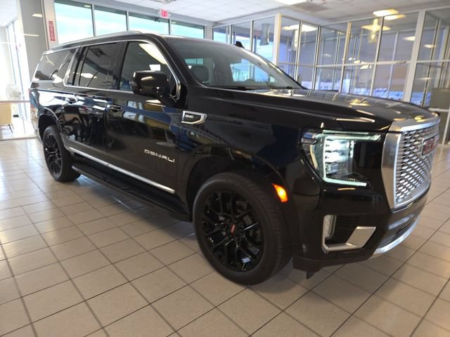 Used 2022 GMC Yukon XL Denali AWD/4WD image 2