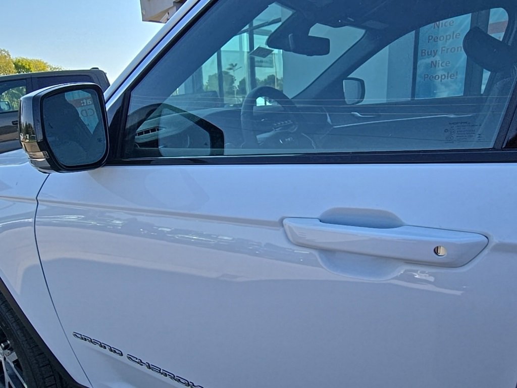 New 2025 Jeep Grand Cherokee Limited w/ Luxury Tech Group II image 25