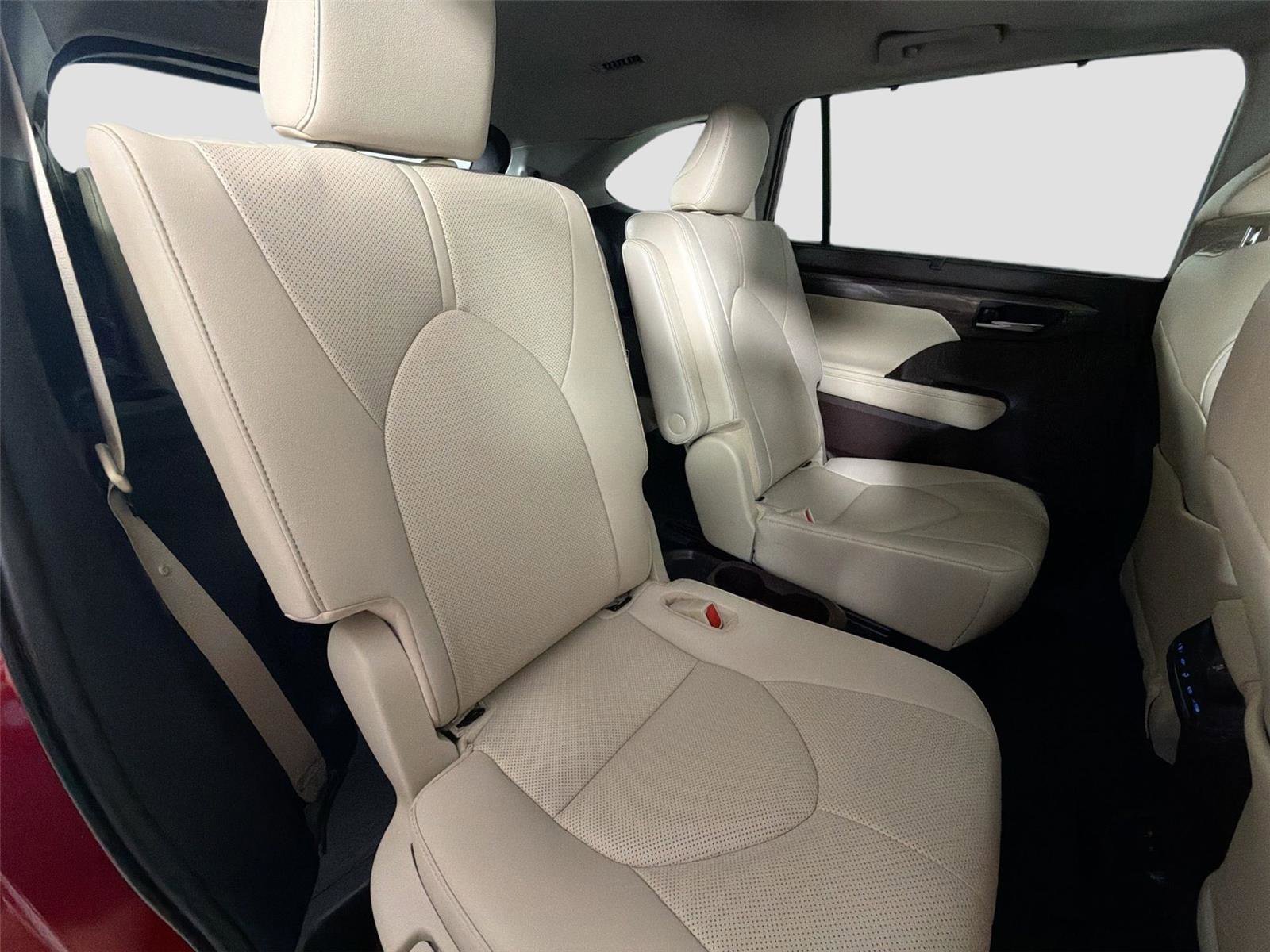 Used 2021 Toyota Highlander Limited image 29