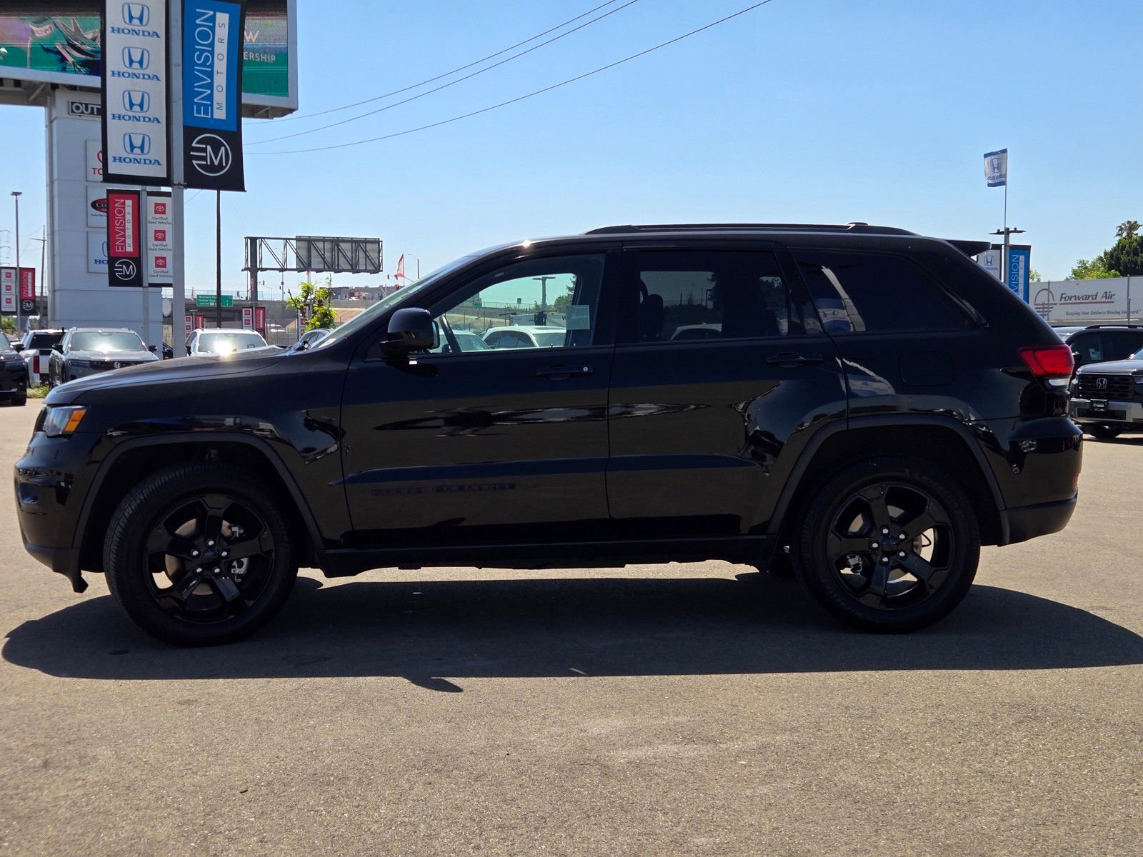 Used 2018 Jeep Grand Cherokee Laredo AWD/4WD image 4