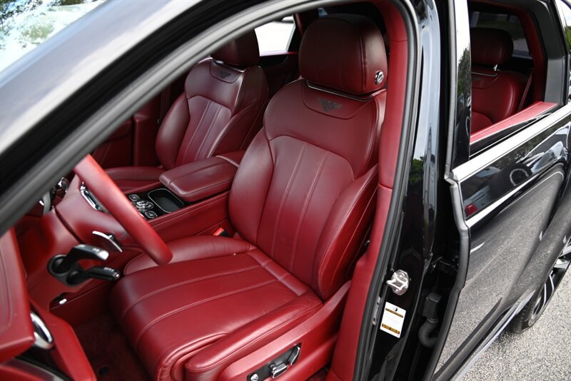 Used 2019 Bentley Bentayga AWD/4WD image 48