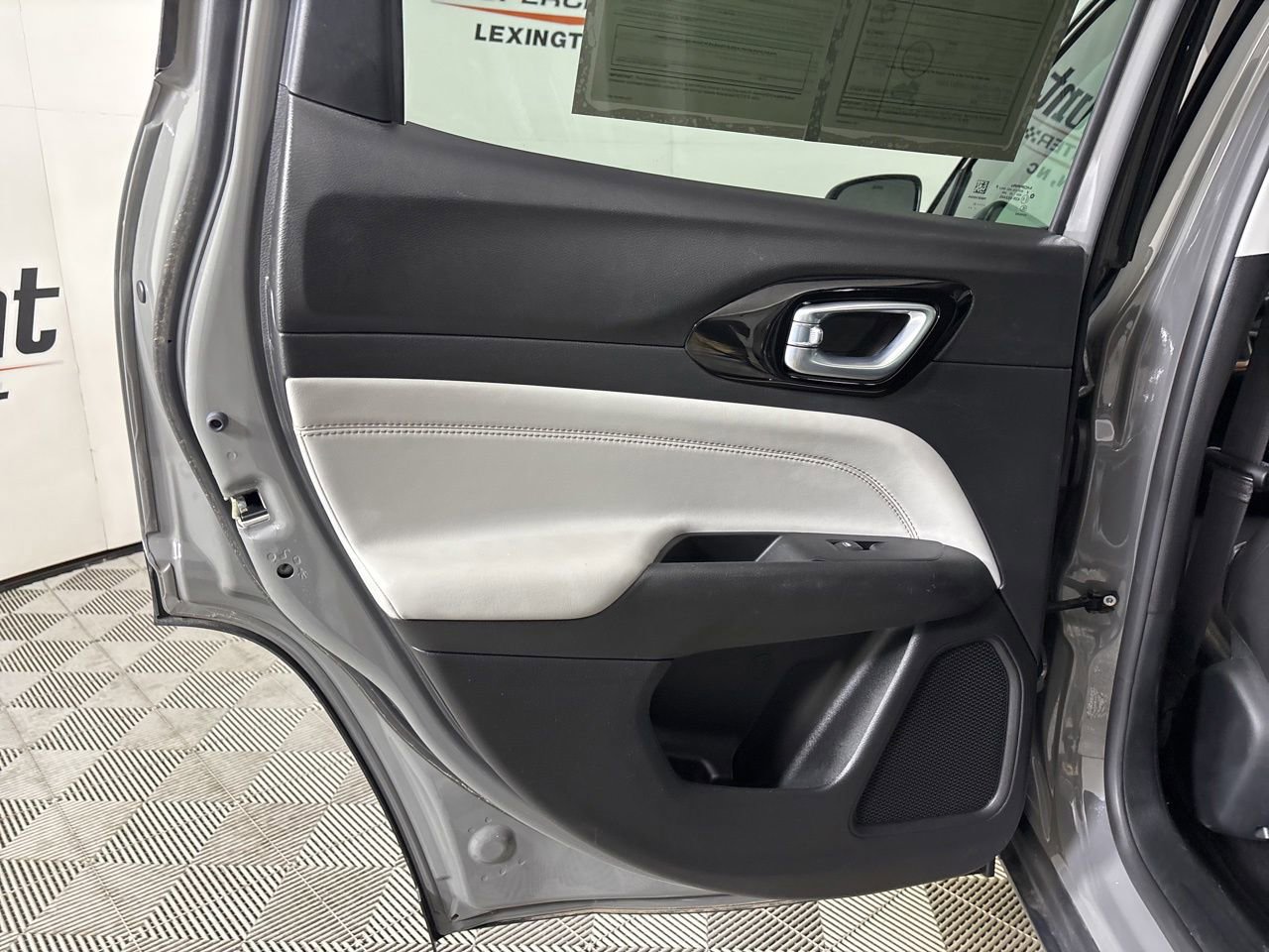 Used 2022 Jeep Compass Limited AWD/4WD image 18