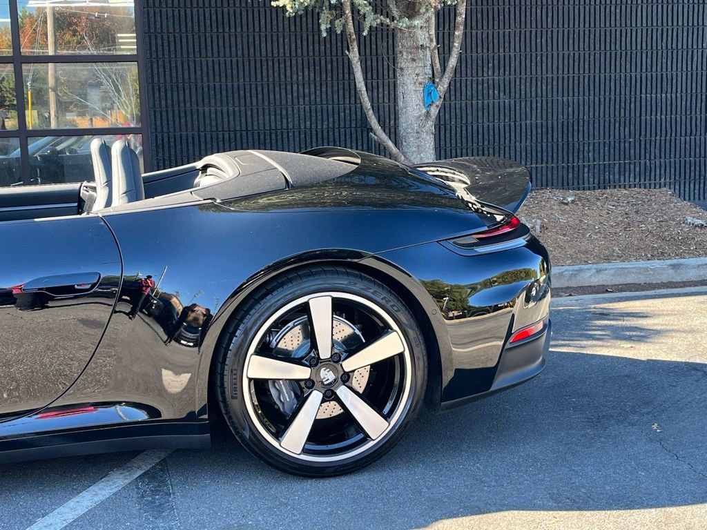 Used 2025 Porsche 911 Carrera w/ Premium Package image 12