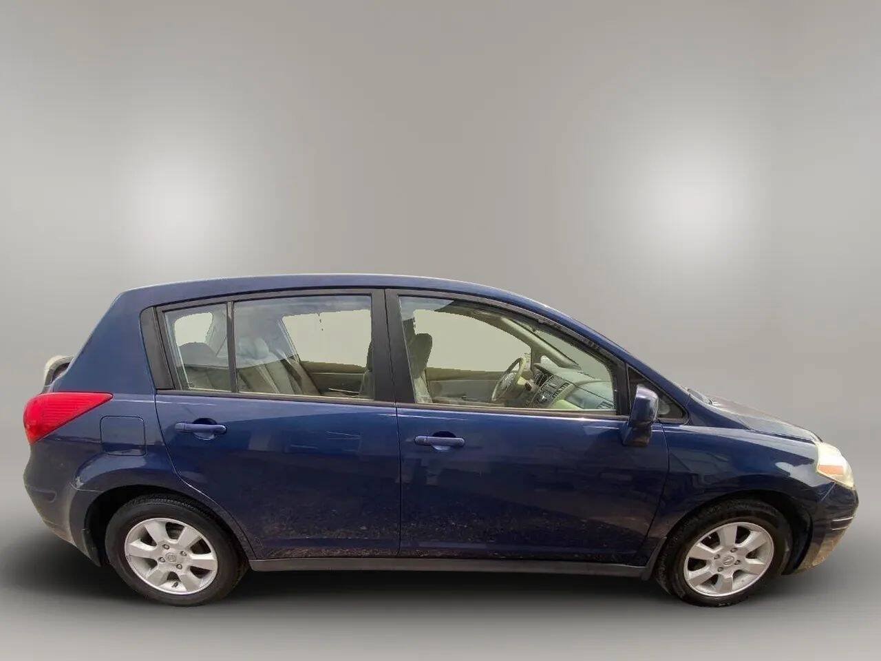 Used 2007 Nissan Versa Hatchback w/ Convenience Pkg FWD image 7
