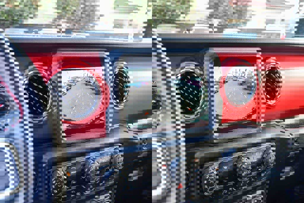 Used 2022 Jeep Wrangler Unlimited Rubicon w/ LED Lighting Group image 31