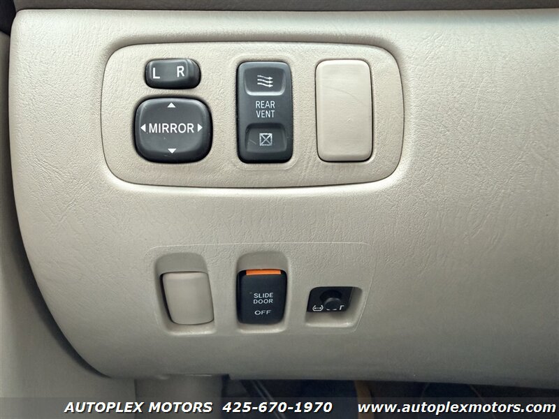 Used 2008 Toyota Sienna LE AWD/4WD image 19