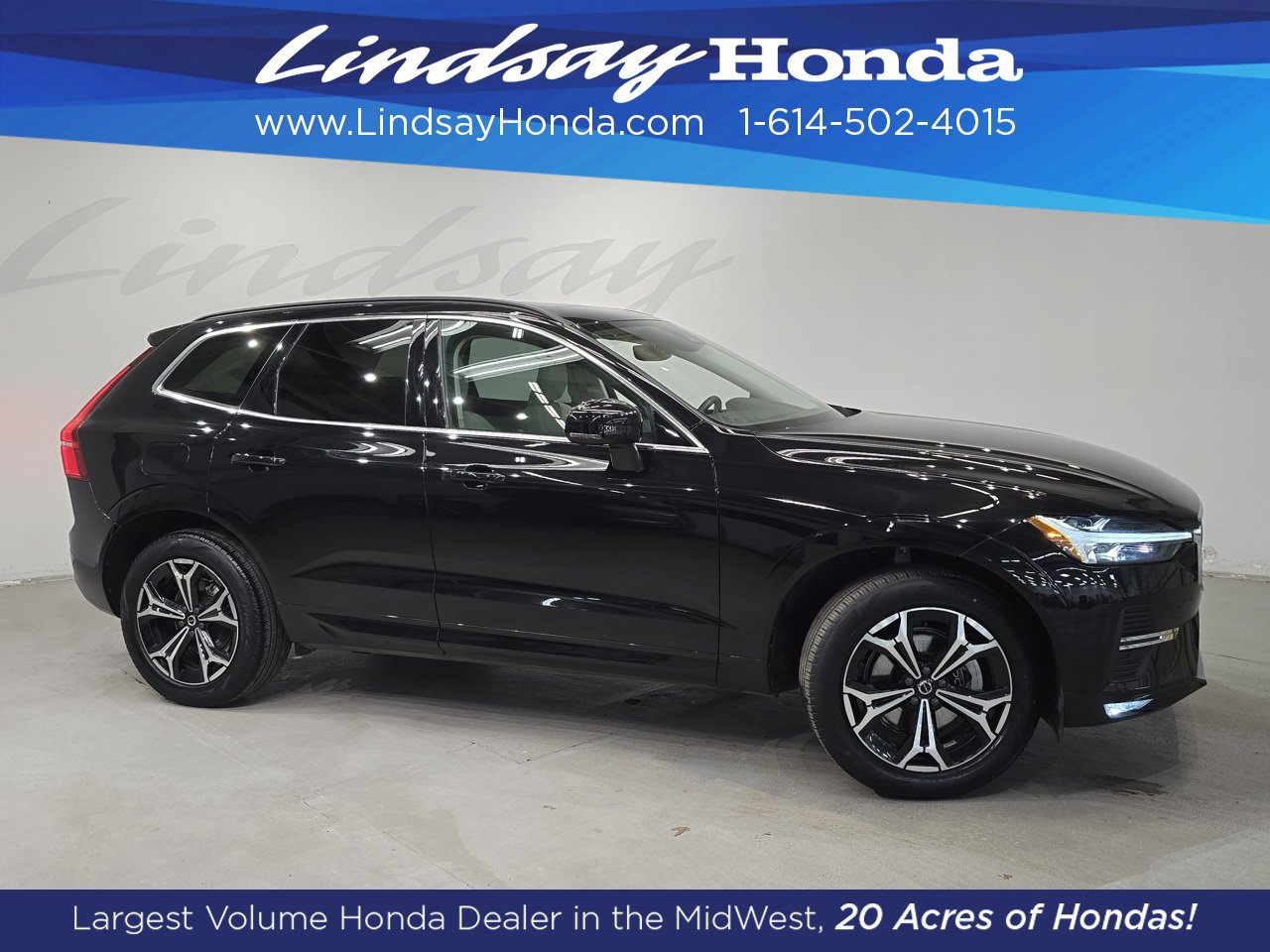 Used 2022 Volvo XC60 B5 Momentum w/ Climate Package image 3