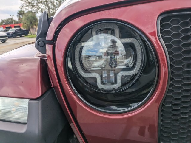 Used 2021 Jeep Wrangler Unlimited Sahara AWD/4WD image 10
