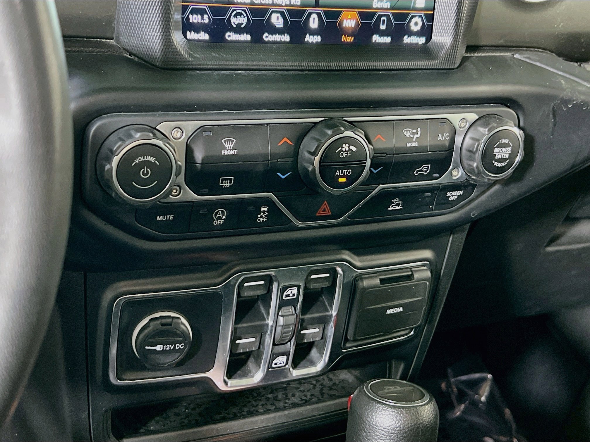 Used 2023 Jeep Gladiator Overland AWD/4WD image 16